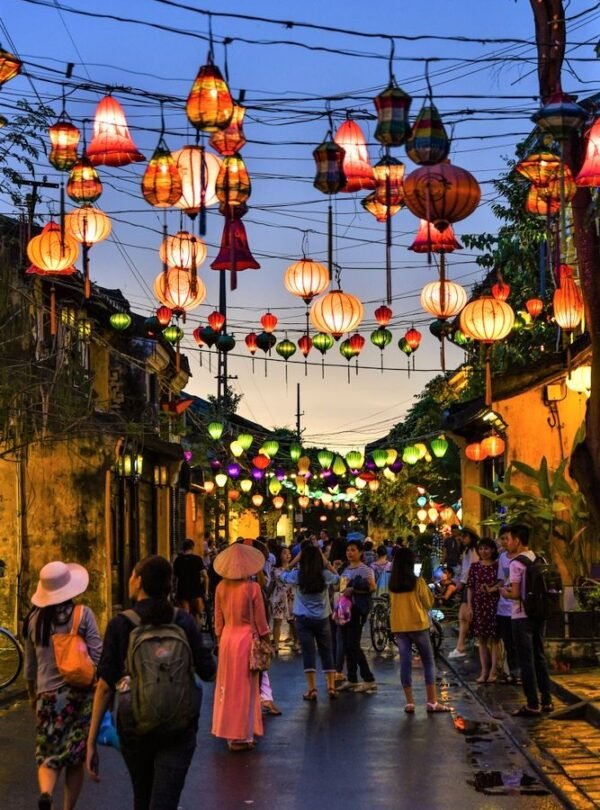 Vietnam, Chakarghinni Travels